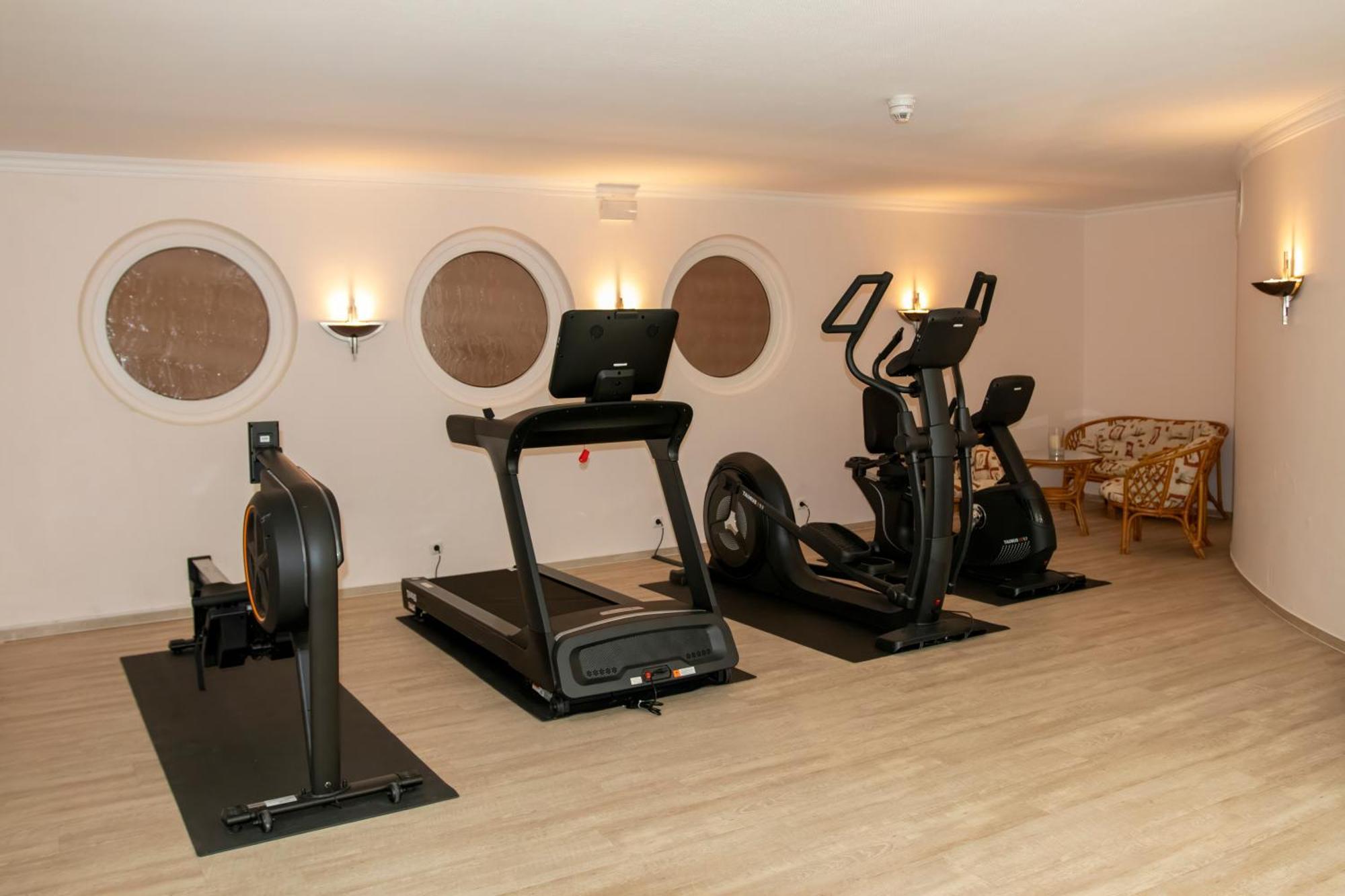 Golf- Und Wellnesshotel Amtsheide Bad Bevensen Buitenkant foto
